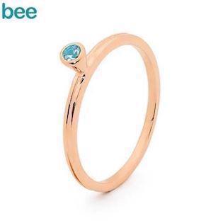Rosa vergoldeter Ring aus 9 kt. mit blauem Topas